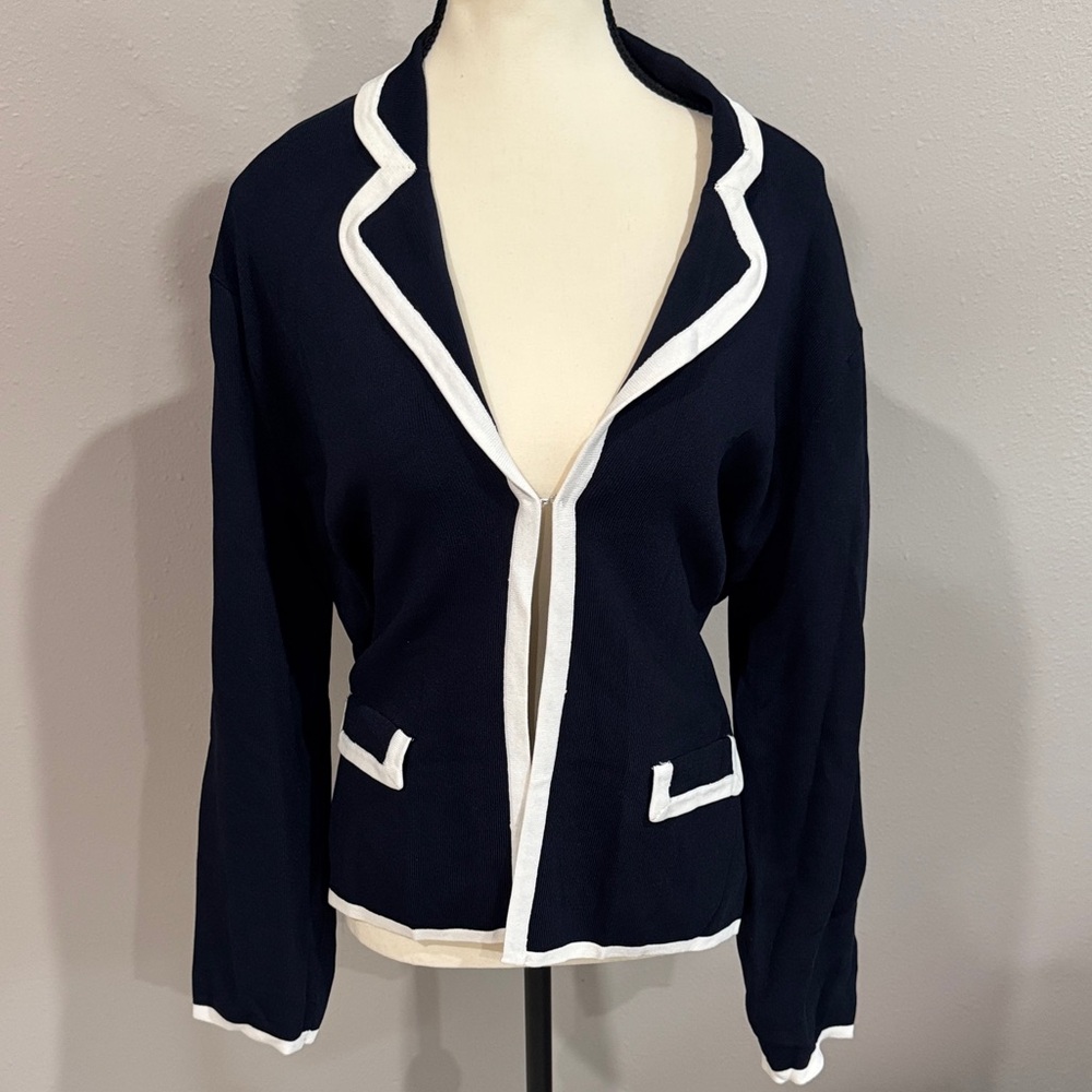 Women's Navy White sweater